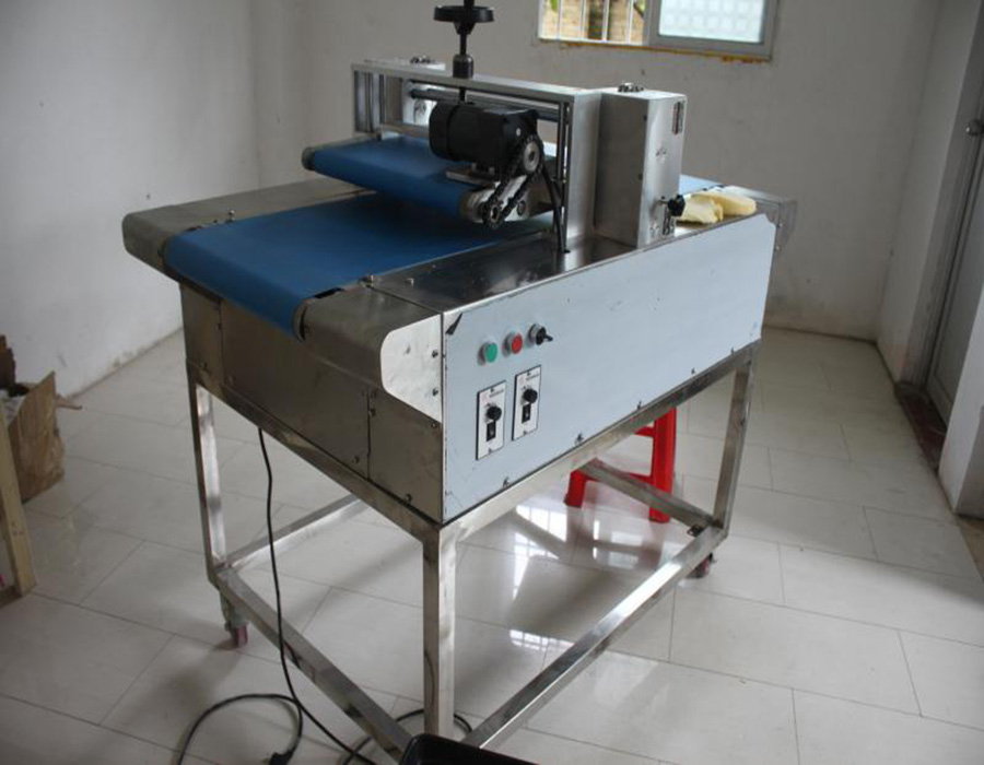 cake cutting machine